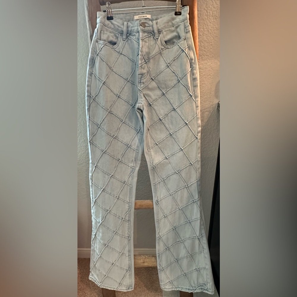 NWOT PacSun High Rise, Criss Cross Pattern Light Blue Denim Jeans, Size 25 🤍